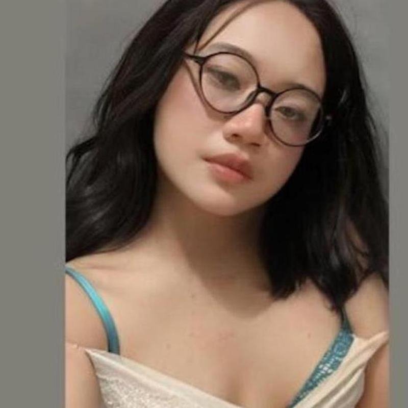 SparklyChampagne from Greater London,United Kingdom